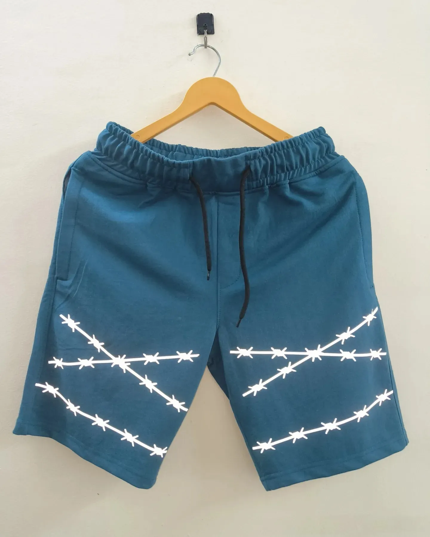 Barbed Wires Lagoon shorts