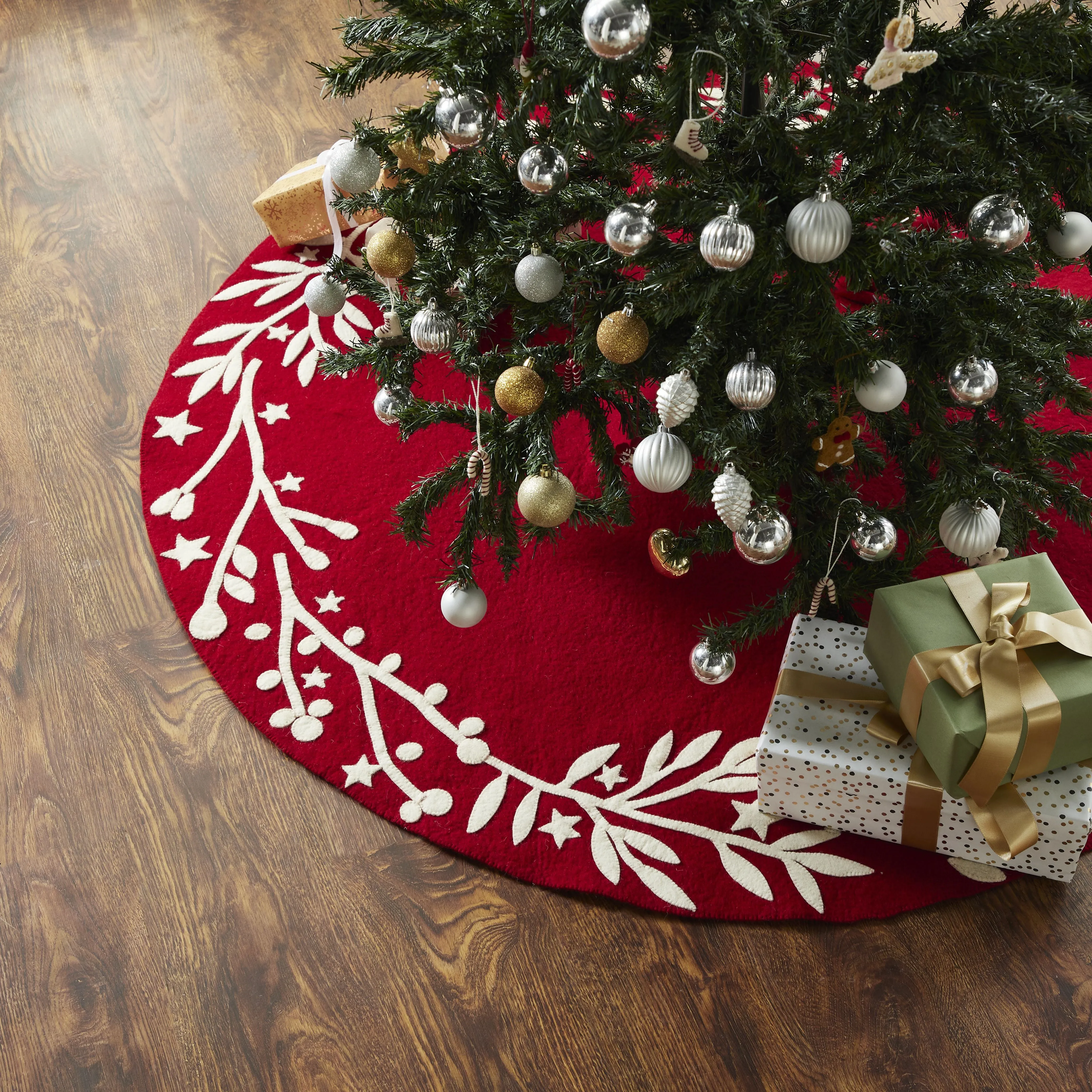 Handmade Christmas Tree Skirt in Felt - Branches and Stars on Red